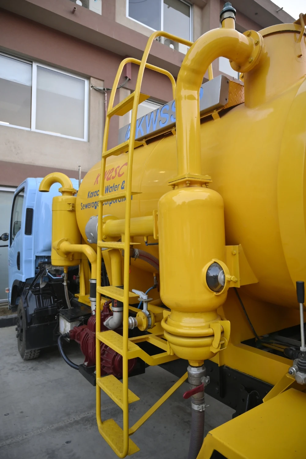MCSV suction and jetting boom operation